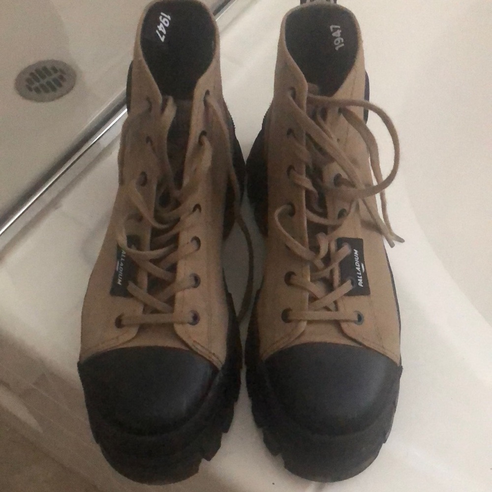 Sz 9 Palladium Platform Boots